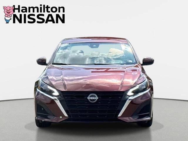 Photo of 2023 Garnet Pearl Nissan Altima