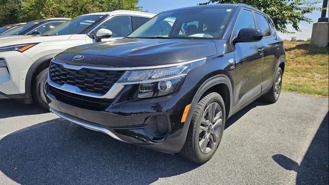 Photo of 2021 Cherry Black Kia Seltos