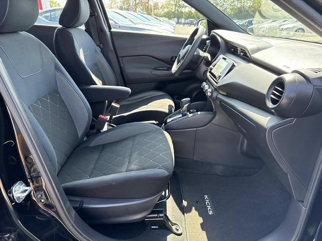 Photo of 2018 Super Black Nissan Kicks