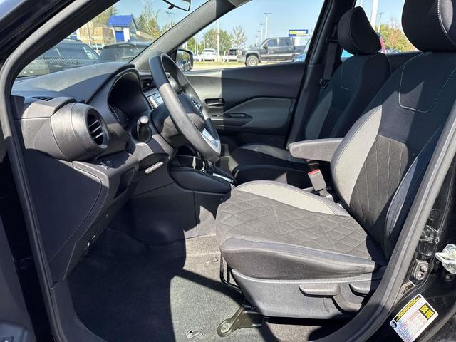 Photo of 2018 Super Black Nissan Kicks