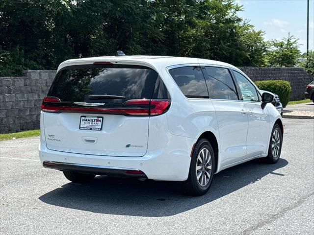 Photo of 2023 Bright White Clearcoat Chrysler Pacifica Hybrid