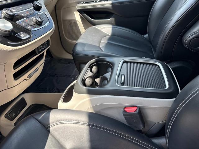 Photo of 2023 Bright White Clearcoat Chrysler Pacifica Hybrid