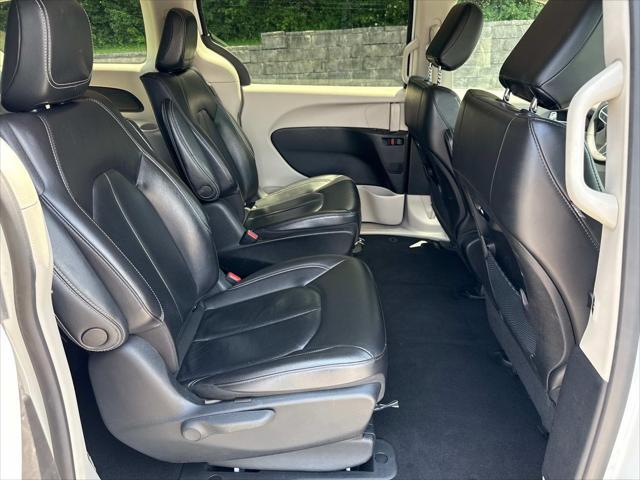 Photo of 2023 Bright White Clearcoat Chrysler Pacifica Hybrid