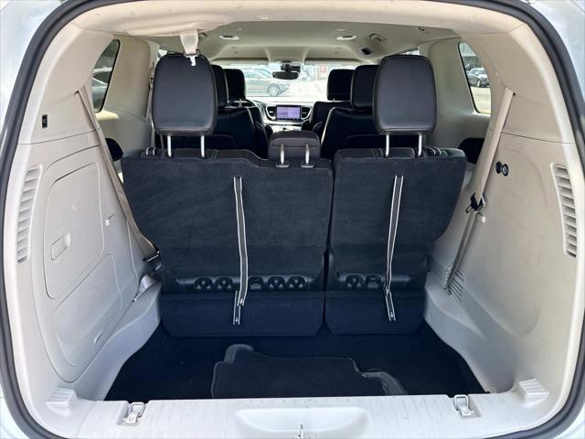 Photo of 2023 Bright White Clearcoat Chrysler Pacifica Hybrid