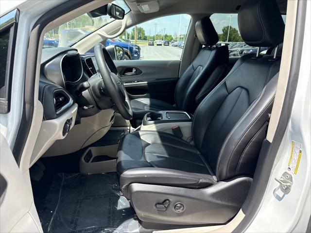 Photo of 2023 Bright White Clearcoat Chrysler Pacifica Hybrid