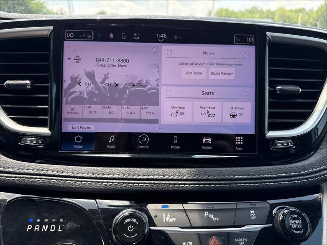 Photo of 2023 Bright White Clearcoat Chrysler Pacifica Hybrid