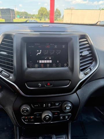 Photo of 2020 Bright White Clearcoat Jeep Cherokee