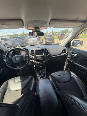 Photo of 2020 Bright White Clearcoat Jeep Cherokee