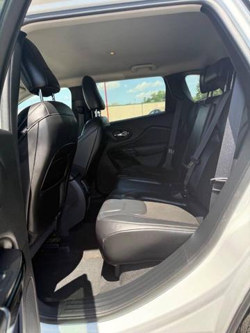 Photo of 2020 Bright White Clearcoat Jeep Cherokee