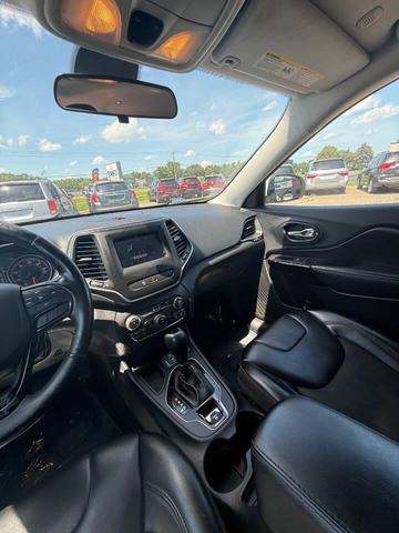 Photo of 2020 Bright White Clearcoat Jeep Cherokee