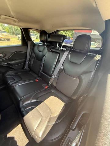 Photo of 2020 Bright White Clearcoat Jeep Cherokee