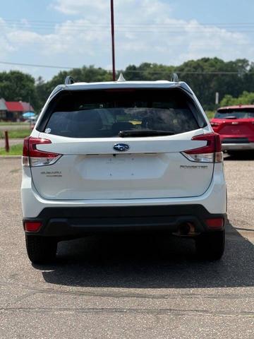 Photo of 2019 Crystal White Pearl Subaru Forester