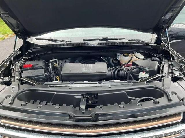 Photo of 2023 Black Chevrolet Suburban