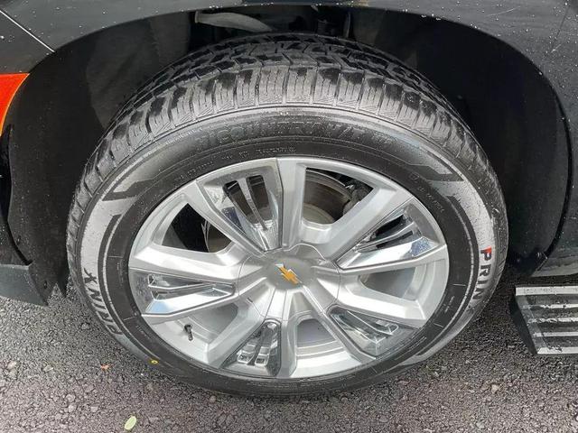 Photo of 2023 Black Chevrolet Suburban