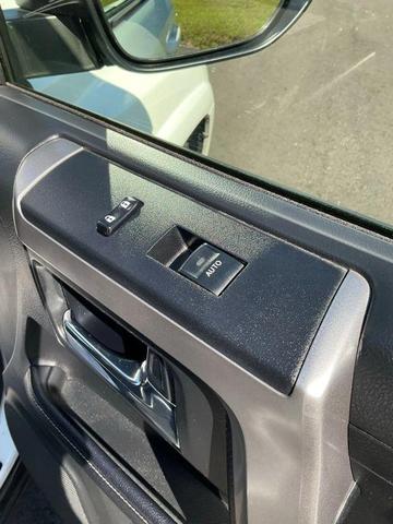 Photo of 2018 Super White Toyota 4Runner