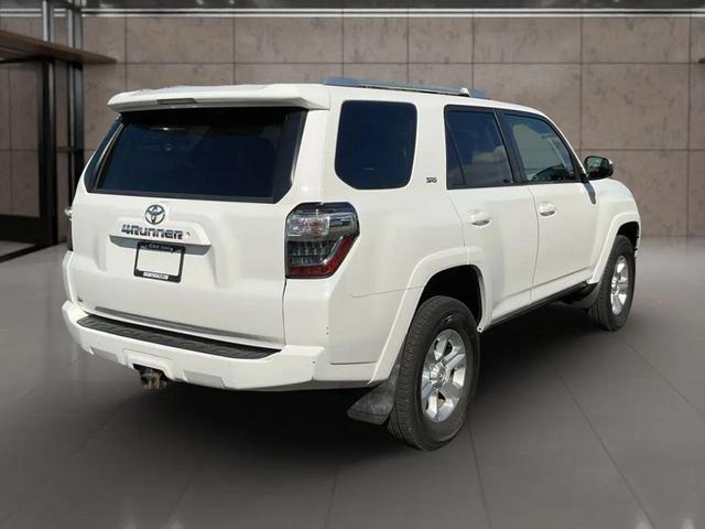 Photo of 2018 Super White Toyota 4Runner