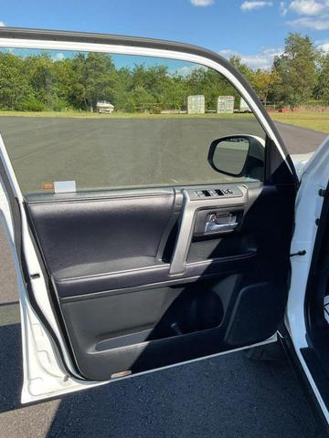 Photo of 2018 Super White Toyota 4Runner