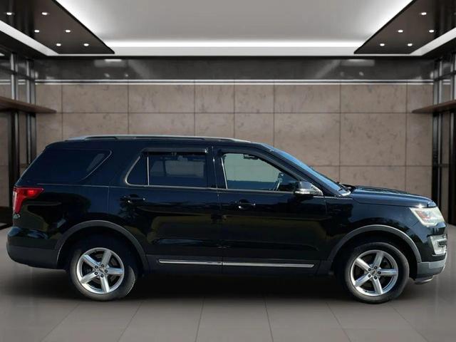 Photo of 2017 Shadow Black Ford Explorer