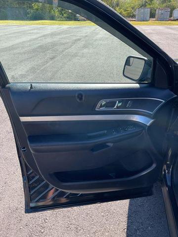 Photo of 2017 Shadow Black Ford Explorer