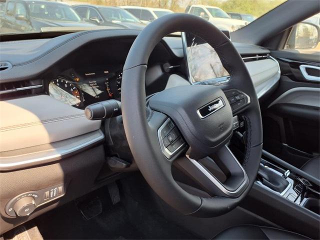 Photo of 2025 Diamond Black Crystal Pearlcoat Jeep Compass