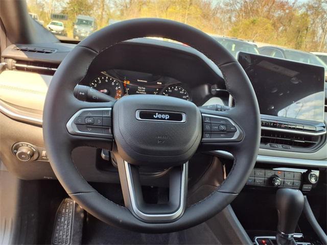 Photo of 2025 Diamond Black Crystal Pearlcoat Jeep Compass