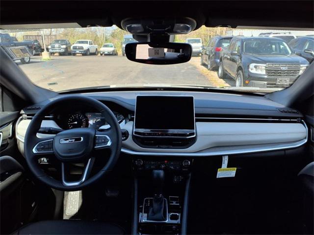 Photo of 2025 Diamond Black Crystal Pearlcoat Jeep Compass