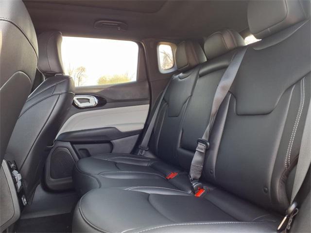 Photo of 2025 Diamond Black Crystal Pearlcoat Jeep Compass