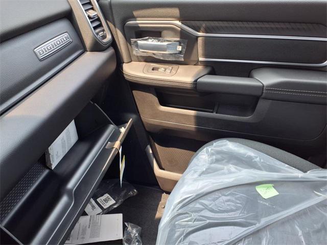 Photo of 2025 Granite Crystal Metallic Clearcoat RAM 2500
