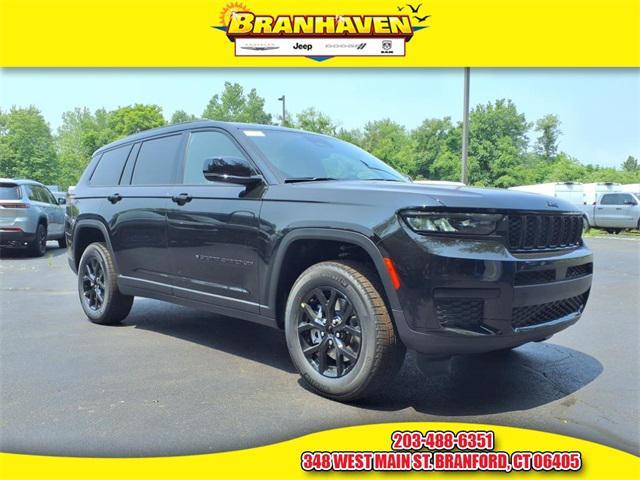 Photo of 2025 Diamond Black Crystal Pearlcoat Jeep Grand Cherokee L