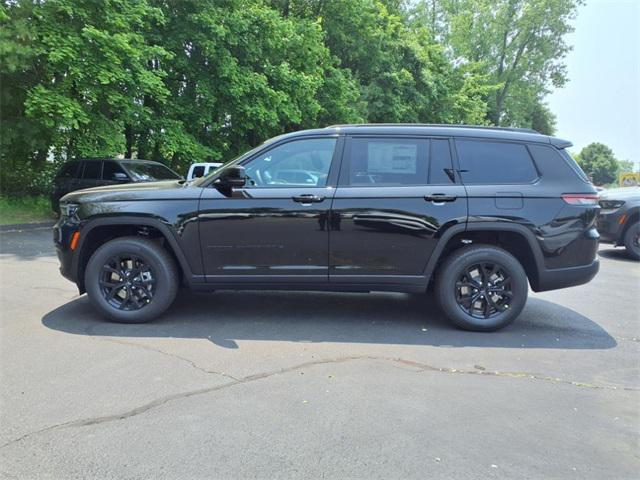 Photo of 2025 Diamond Black Crystal Pearlcoat Jeep Grand Cherokee L