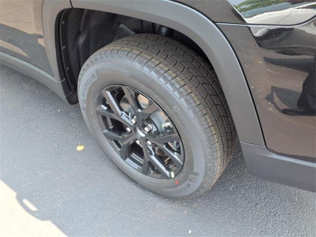 Photo of 2025 Diamond Black Crystal Pearlcoat Jeep Grand Cherokee L