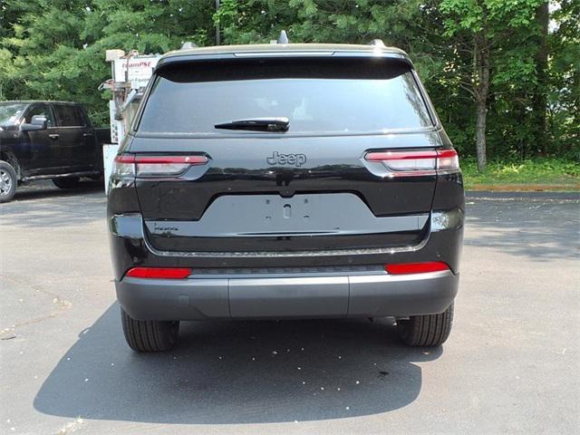 Photo of 2025 Diamond Black Crystal Pearlcoat Jeep Grand Cherokee L