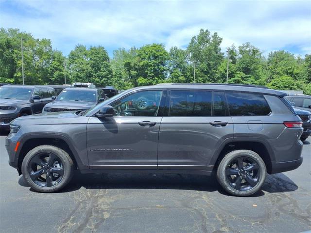 Photo of 2025 Baltic Gray Metallic Clearcoat Jeep Grand Cherokee L