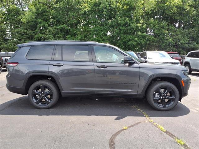 Photo of 2025 Baltic Gray Metallic Clearcoat Jeep Grand Cherokee L