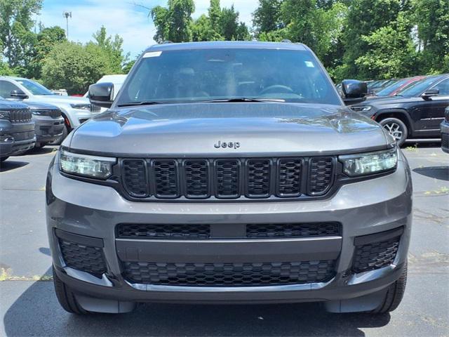 Photo of 2025 Baltic Gray Metallic Clearcoat Jeep Grand Cherokee L