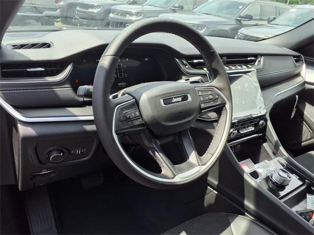 Photo of 2025 Baltic Gray Metallic Clearcoat Jeep Grand Cherokee L