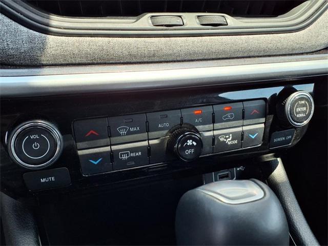 Photo of 2022 Bright White Clearcoat Jeep Compass
