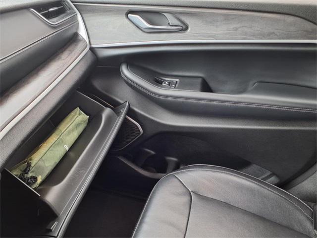 Photo of 2022 Velvet Red Pearlcoat Jeep Grand Cherokee L