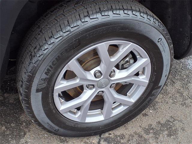 Photo of 2022 Velvet Red Pearlcoat Jeep Grand Cherokee L