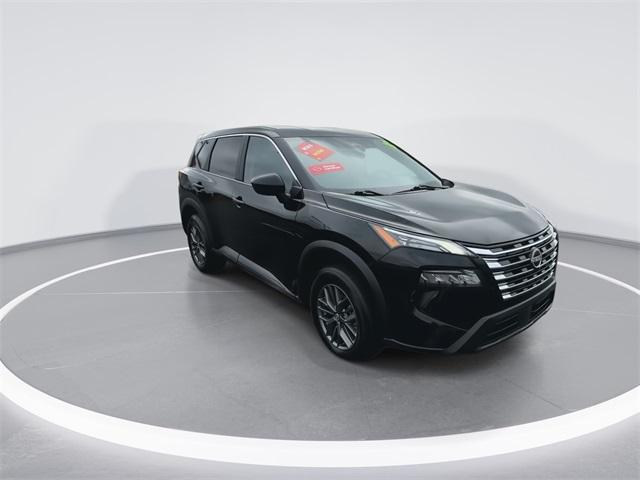 Photo of 2024 Super Black Nissan Rogue