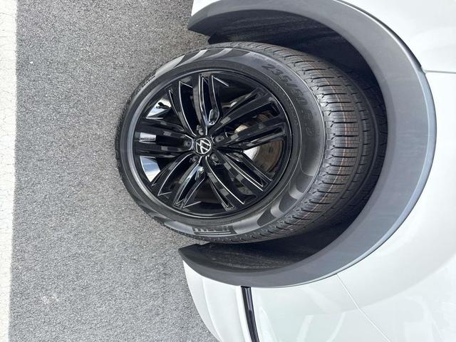 Photo of 2022 White Volkswagen Tiguan