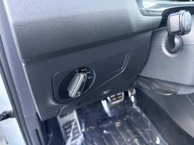 Photo of 2022 White Volkswagen Tiguan
