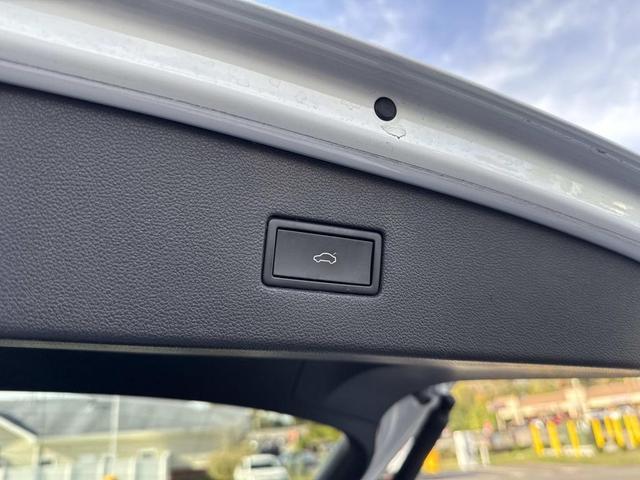 Photo of 2022 White Volkswagen Tiguan