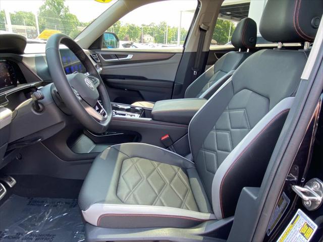 Photo of 2025 Deep Black Pearl Volkswagen Atlas