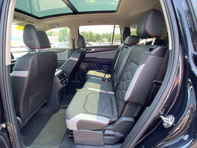 Photo of 2025 Deep Black Pearl Volkswagen Atlas
