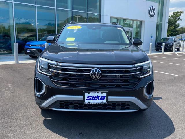 Photo of 2025 Deep Black Pearl Volkswagen Atlas