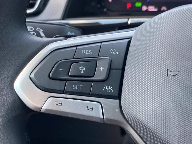 Photo of 2025 Deep Black Pearl Volkswagen Atlas