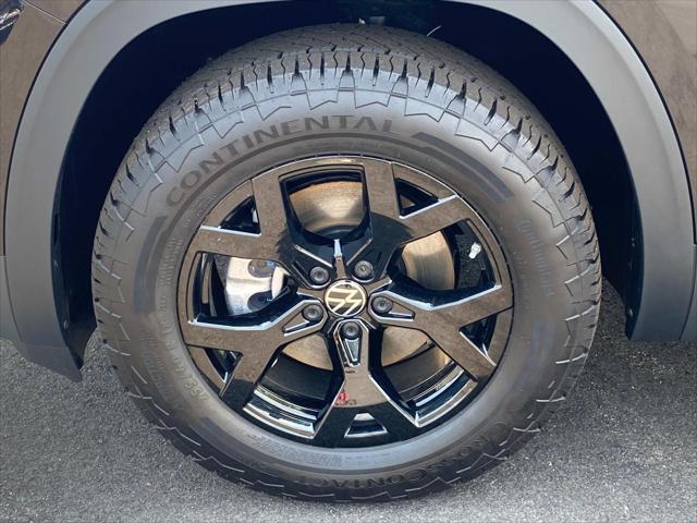 Photo of 2025 Deep Black Pearl Volkswagen Atlas