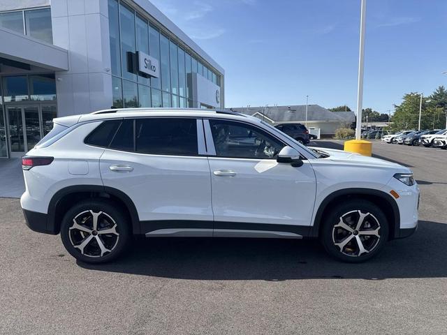 Photo of 2025 Pure White Volkswagen Tiguan