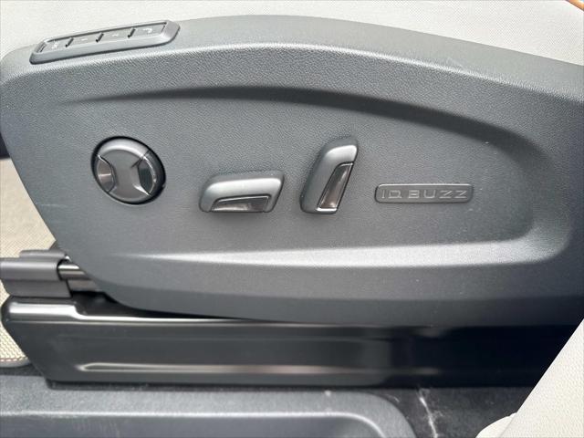 Photo of 2025 Mahi Green Volkswagen ID. Buzz